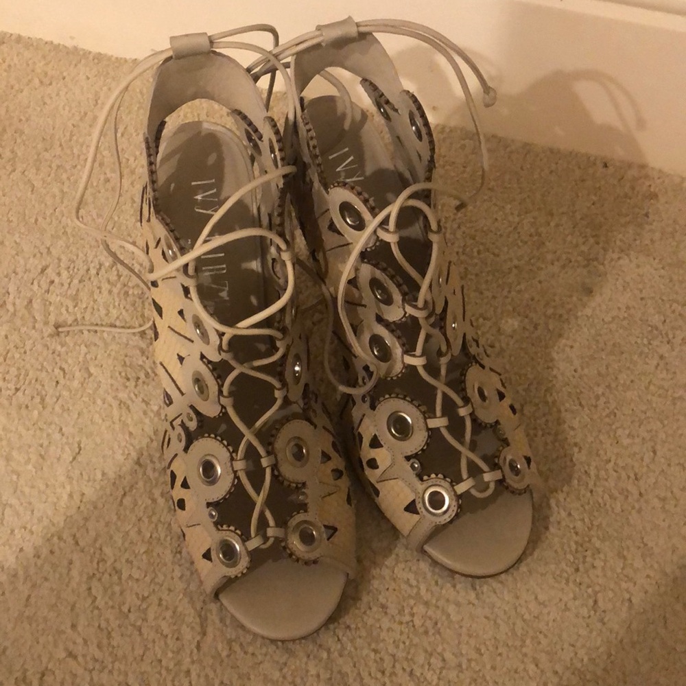 Ivy Kirzhner lace up bootie heels size 11